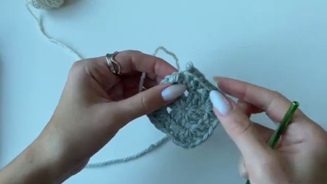 Как вязать БАБУШКИН квадрат крючком с кольца амигуруми и с незаметным швом_ Урок для начинающих.