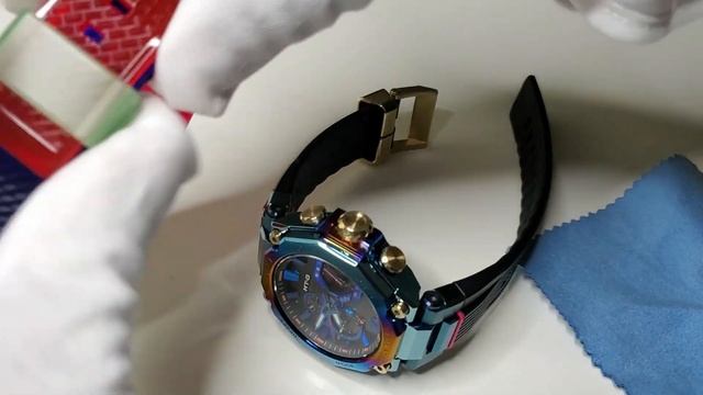 Quick Visual Comparison: G-Shock Rainbow & Blue Phoenix смотреть онлайн