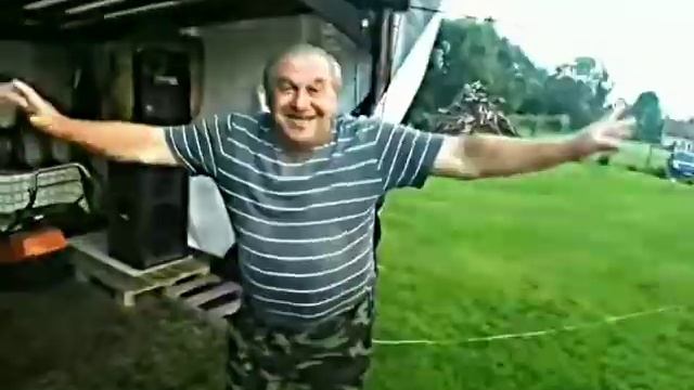Сан Саныч танцует под ALOHADENCE смотреть онлайн
