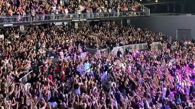 MGK - Candy - Live @ Daily's Place Amp смотреть онлайн