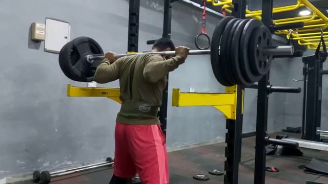170 kg ( 375 pounds ) Strength Training Road To -- 150 kg Squat смотреть онлайн