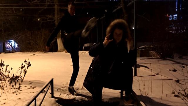ТРИ КАПЮШОНА - ЭТОТ БИТ смотреть онлайн