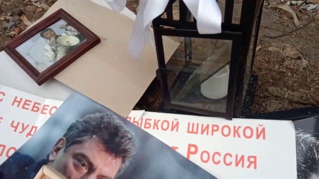 SERB снова, в который уже раз, малость прибрал на Москворецом мосту смотреть онлайн