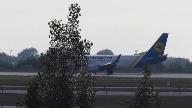 Ukraine International Airlines Boeing 737-36N(WL) UR-GBA смотреть онлайн
