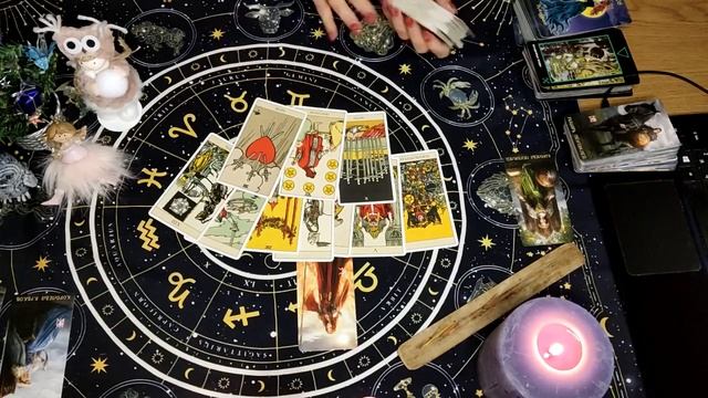 4 КОРОЛЕВЫ🔥 КАКОЙ МУЖЧИНА СЛЕДИТ ЗА ТОБОЙ И ЗАЧЕМ? 💯❤️ТАРО РАСКЛАД смотреть онлайн