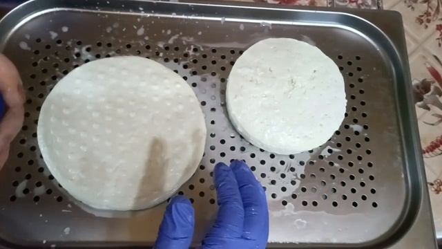 Всего по не многу.Сыр халуми, рикотта,блины  с начинкой.