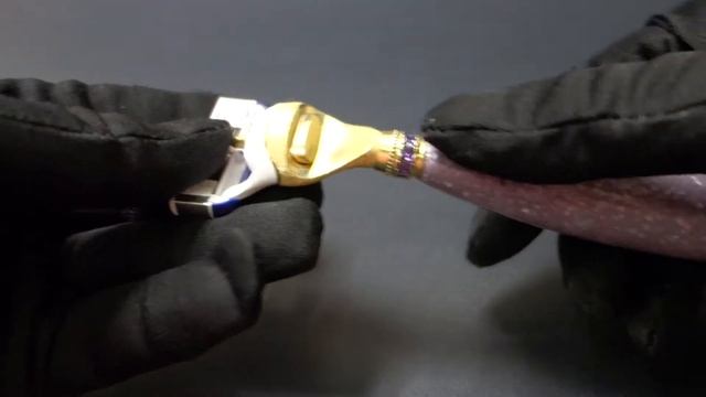 Бритвенный станок из фиолетового мрамора, razor is made of purple marble смотреть онлайн
