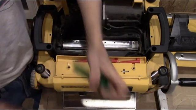 Dewalt DW735 Planer Blades Replacement tutorial смотреть онлайн