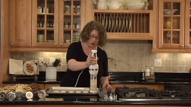 Cuisinart-CCP-100-Cookie-Press.mp4