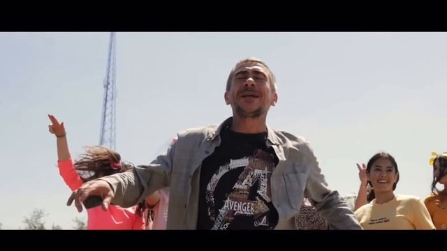 Виталий Манжул ft Колай сеслери (и школа вокала при студии Колай) - Ileri giderim смотреть онлайн