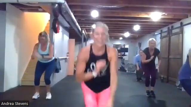 90s Kickboxing Workout смотреть онлайн