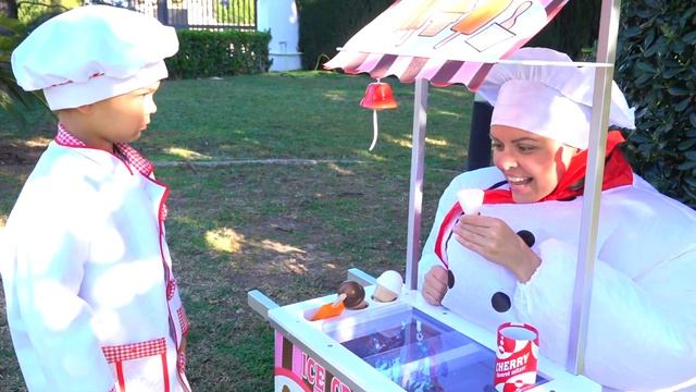 Дима играет в Кафе | Дима и Машинки