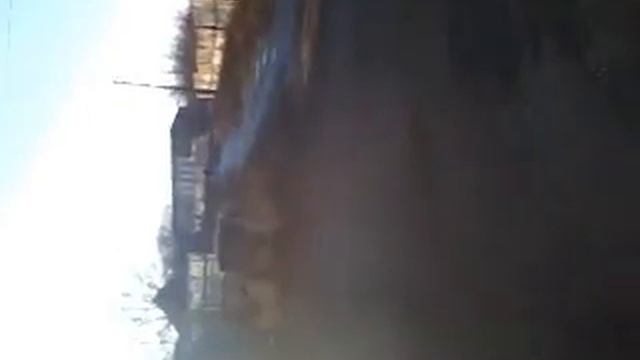 Байкер проезжает мимо гопников смотреть онлайн