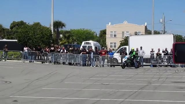 Jason Britton Daytona Headstand смотреть онлайн