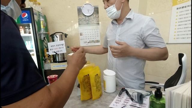 HOW ARE SMALL RETAIL SHOP/SMALL BUSINESS OWNERS IN SOUTH KOREA TREAT CUSTOMERS смотреть онлайн