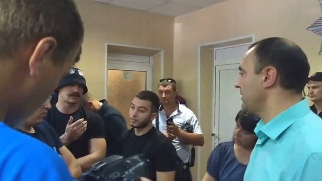Пикет облУМВД в Херсоне "Нацкорпусом" и Маси Найемом смотреть онлайн