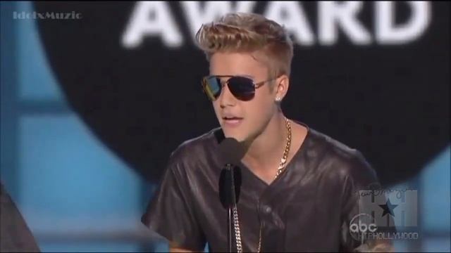 Justin Bieber Booed At Billboard Music Awards: "This Is Not A Gimmick" - HipHollywood.com смотреть онлайн