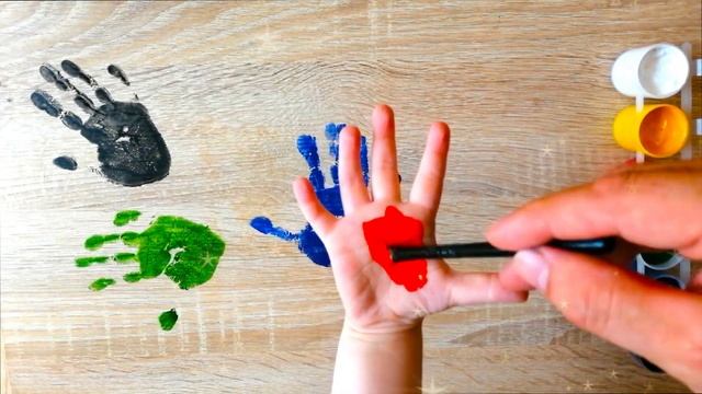 УЧИМ ЦВЕТА на РУССКОМ ЯЗЫКЕ!!! разукрашивая РУКИ !! смотреть онлайн