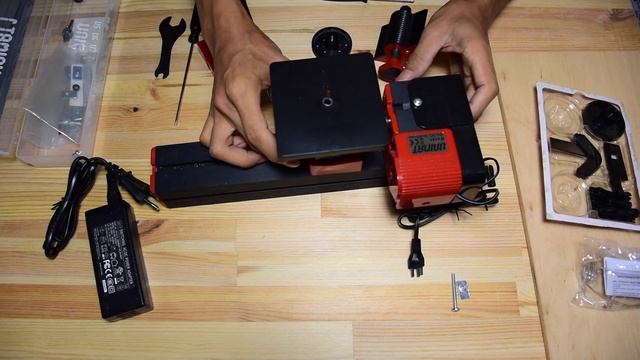 The Cool Tool: Assembling Unimat 4in1 Basic смотреть онлайн