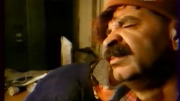 В городке (Россия, 15.12.2004)