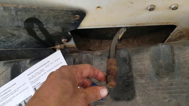 How to drain hydraulic hydrostatic fluid on a Bobcat T300, T320 and other models смотреть онлайн