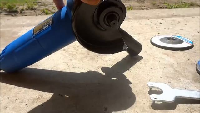 How To Change The Disc On A Mastercraft Angle Grinder смотреть онлайн