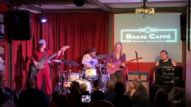 Lari Basilio - Alive and Living - live @ Bravo Caffè Bologna смотреть онлайн