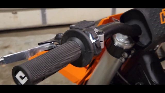 2023 KTM 300 SX Fresh out of the Crate First Start and setup смотреть онлайн