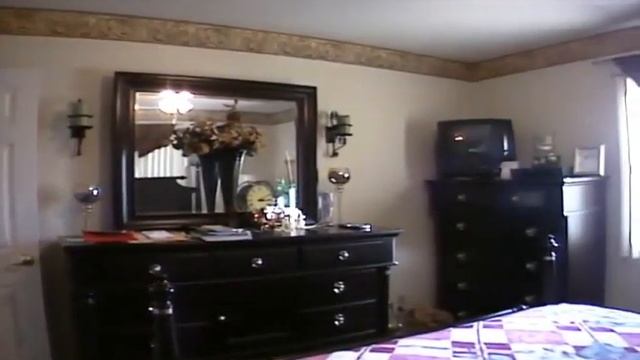 Levittown Real Estate-4 Bedroom 2 Bath,Boiler & Laundry Moved смотреть онлайн