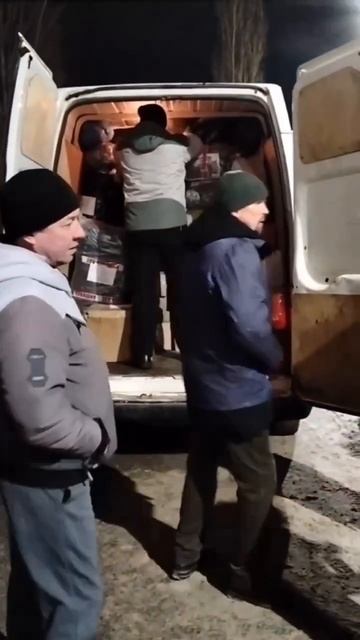 Видеоотчет ко второй части погрузки гуманитарной помощи для СВОих смотреть онлайн