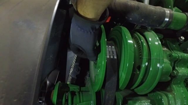 How to Replace Vari-Cool Fan Drive Belt | John Deere смотреть онлайн