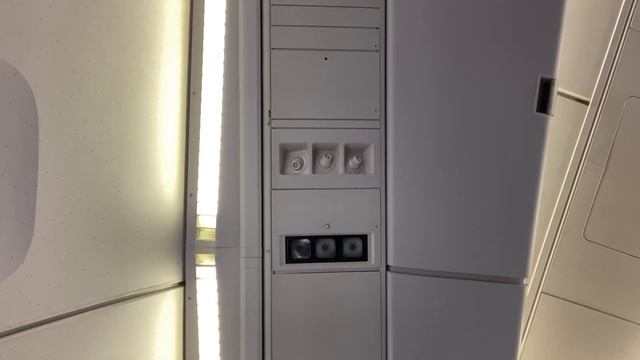 Asiana Airlines Royal Business Class - Seoul to Taipei (Boeing 747-400) смотреть онлайн