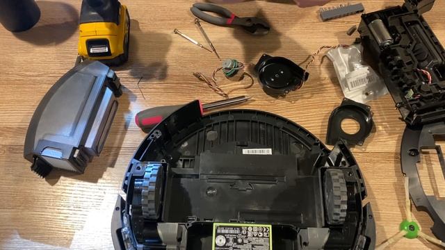 How To Fix An iRobot e5 Roomba Vacuum Motor With Error Code 11 смотреть онлайн