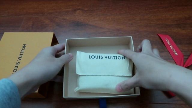 Louis Vuitton Business card holder UNBOXING смотреть онлайн