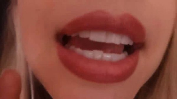 АСМР ASMR Frivolousfox лижет экран