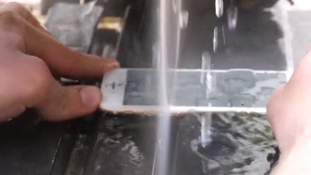 iPhone 6S против Алмазной Пилы смотреть онлайн