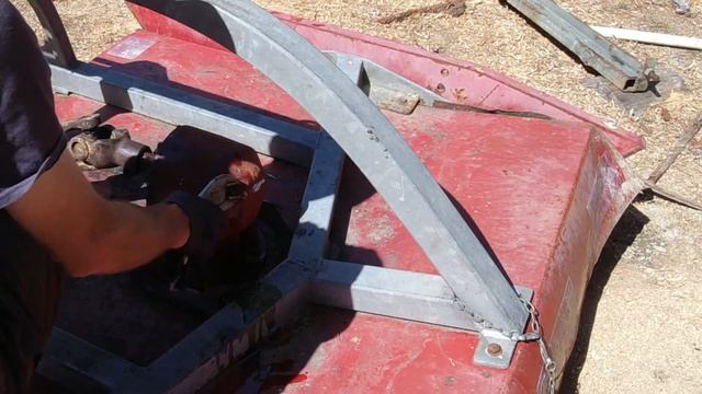 Fixing an old Tractor mower and turning it into a Hedge Trimmer смотреть онлайн