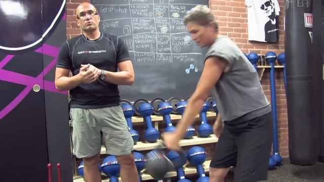 Minute of Strength #232: Perfecting Your Swing смотреть онлайн