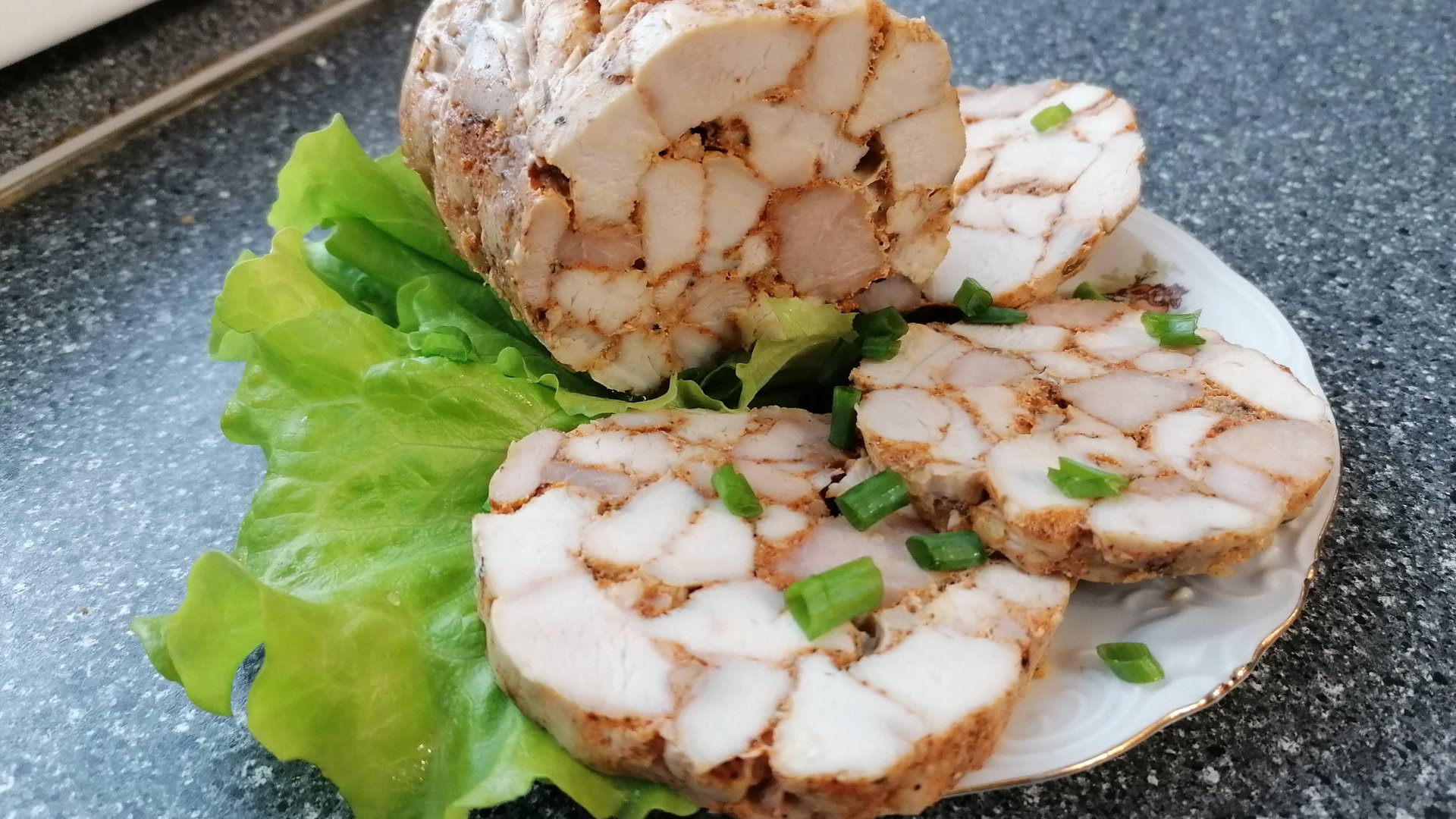 НЕВЕРОЯТНО ВКУСНЫЙ,НЕЖНЫЙ И АРОМАТНЫЙ КУРИНЫЙ РУЛЕТ. Супер закуска. смотреть онлайн