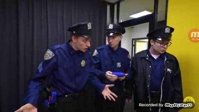 смотрю А4:Стал ПОЛИЦЕЙСКИМИ НА 24 ЧАСА ЧЕЛЛЕНДЖ