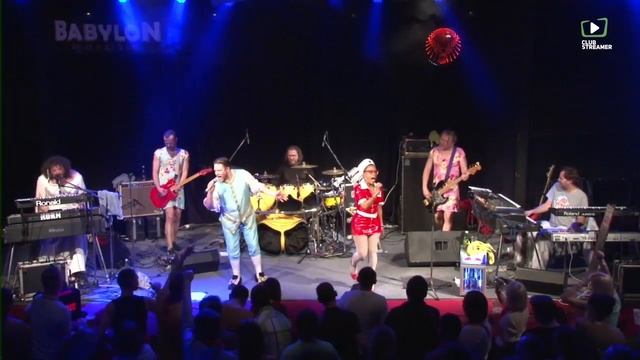 MONKEY BUSINESS - 15 LET NA STEZCE KAMARÁDSTVÍ смотреть онлайн