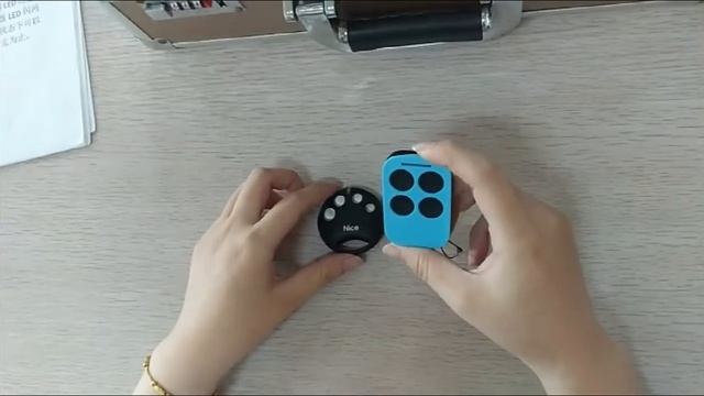 Copy rolling code remote control Idol for Nice смотреть онлайн