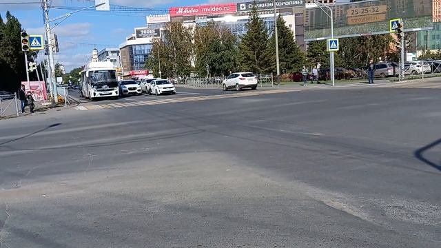 Работа светофора на пересечении улиц Герцена и Фрунзе в городе Омске. смотреть онлайн