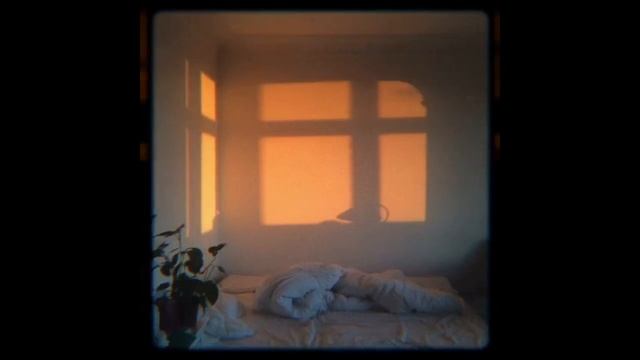 tøm hughes - stay in bed 💤 (Official Video) смотреть онлайн