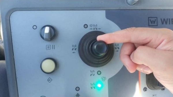 2.1 Wirtgen W200 Органы управления.