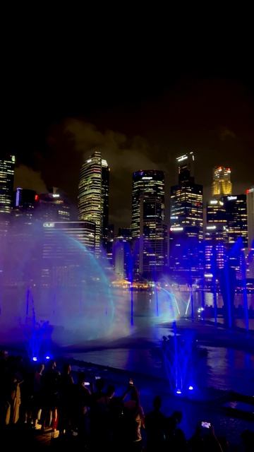 Как выглядят поющие фонтаны Сингапура? смотреть онлайн