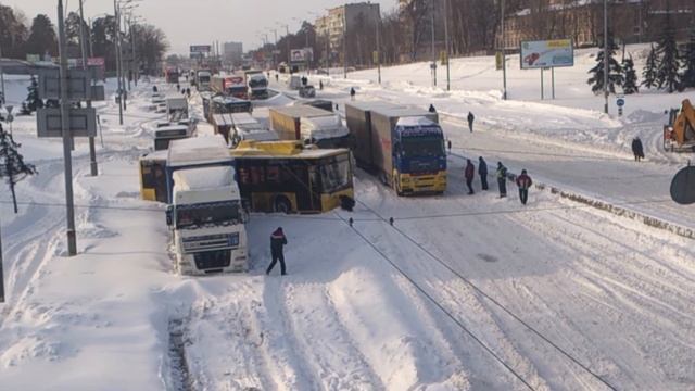 КИЕВ 24.03.2012 снеговой затор Окружная дорога смотреть онлайн