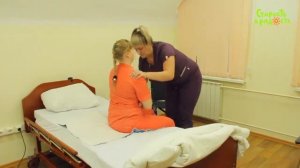 ПЕРЕСАЖИВАНИЕ ПАЦИЕНТА ИЗ КРОВАТИ В КОЛЯСКУ