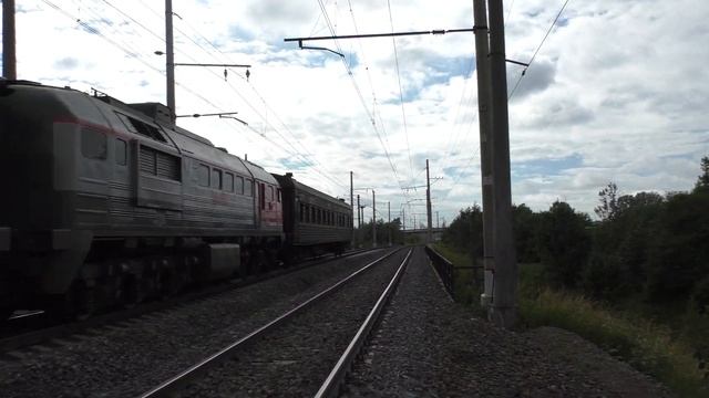 Тепловоз 2М62У-0078 со списанным вагоном смотреть онлайн