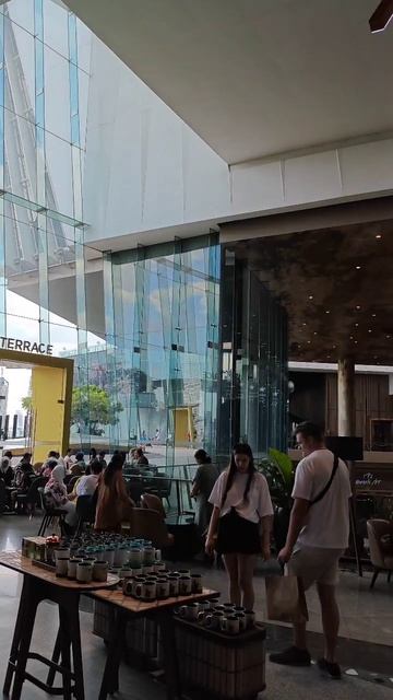 кофейня Starbucks в IconSiam mall бангкок смотреть онлайн